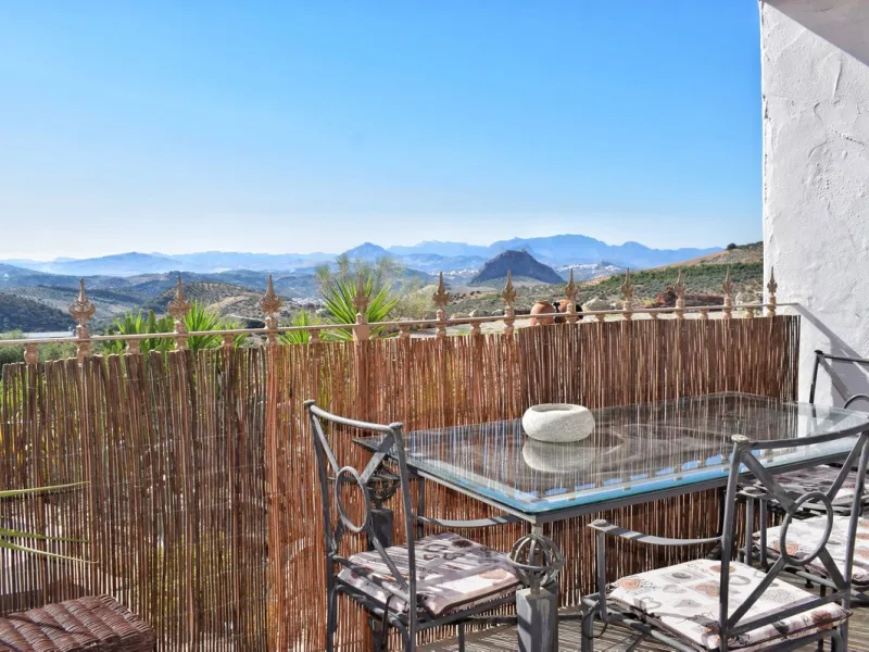 Incredible Cortijo 1h away from Ronda, a fabulous family home and rental business.