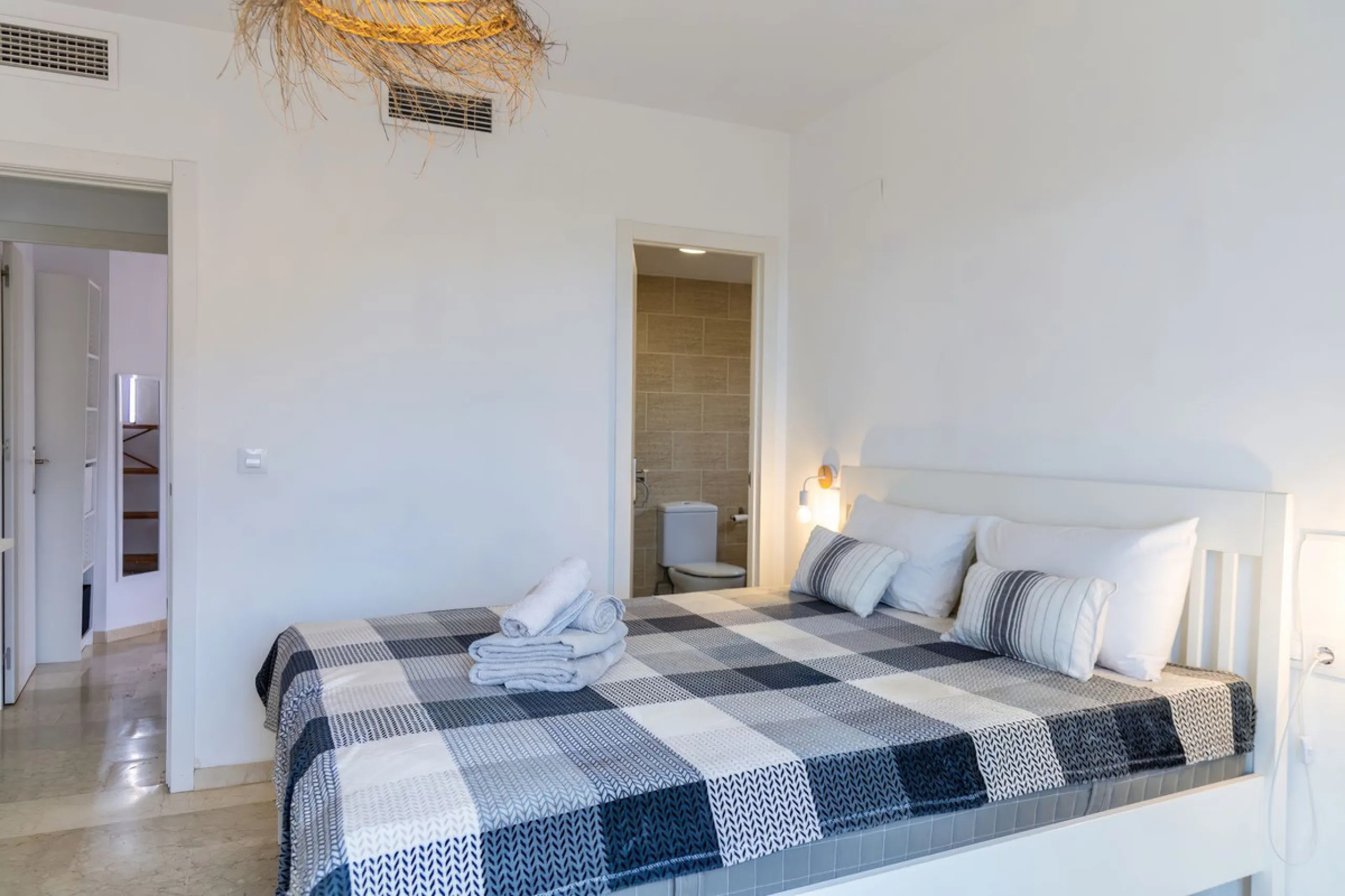 Penthouse with panoramic sea views in Riviera del Sol.