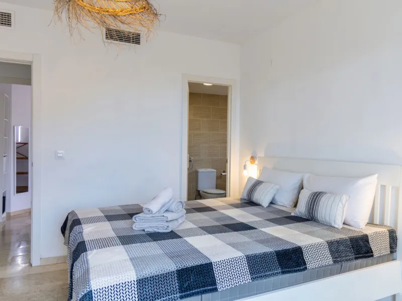 Penthouse with panoramic sea views in Riviera del Sol.