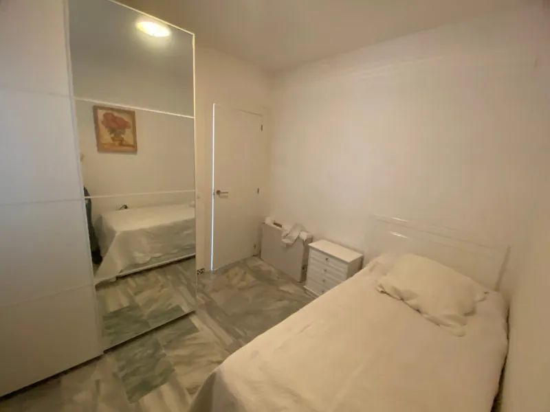 This beachside apartment is a unique investment opportunity. Facing south and west, it offers luminosity all day and impressive views of the sea, the coast, mountains and a castle. Renovated and in excellent condition, it has a fully equipped kitchen, mar