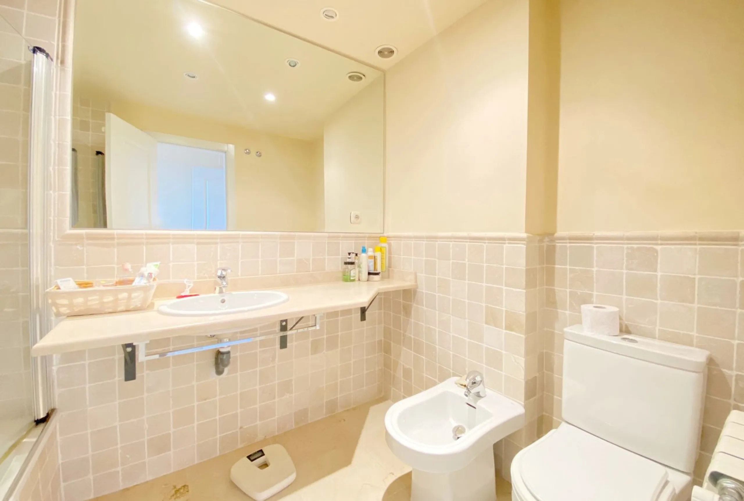 Exclusive 2 bedroom/2 bathroom penthouse in a luxurious complex.