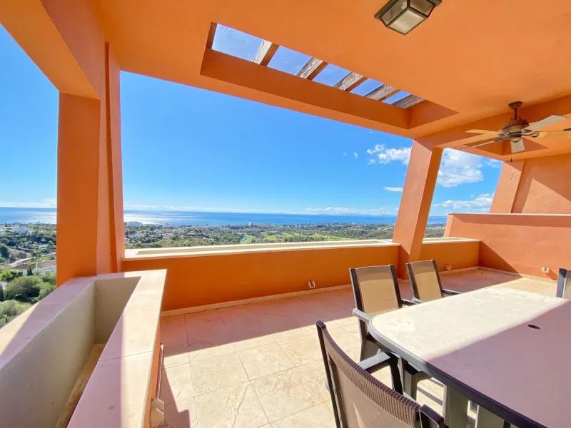 Exclusive 2 bedroom/2 bathroom penthouse in a luxurious complex.