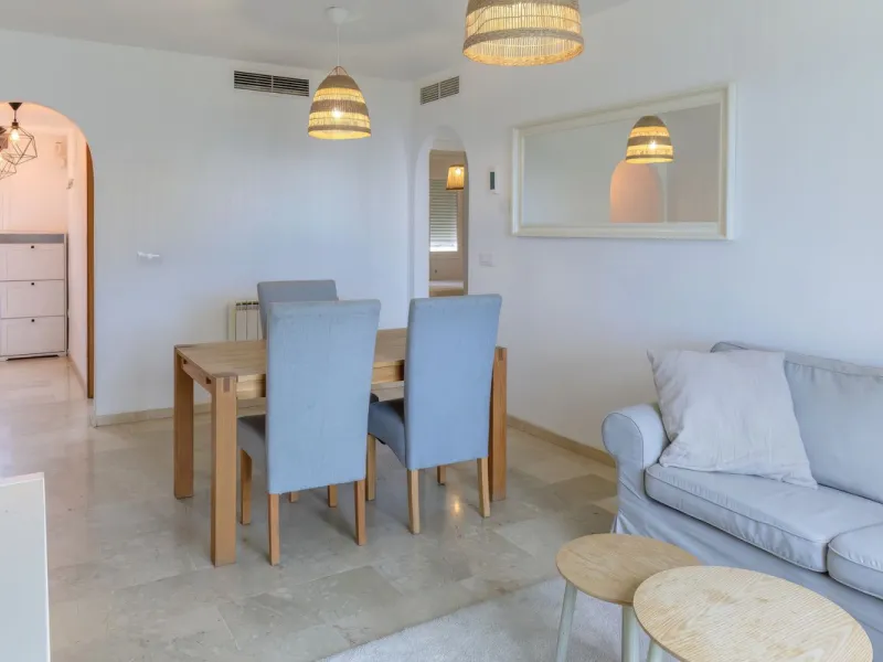 Penthouse with panoramic sea views in Riviera del Sol.
