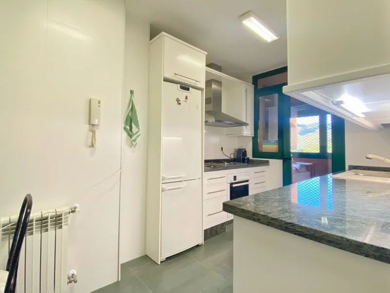Exclusive 2 bedroom/2 bathroom penthouse in a luxurious complex.