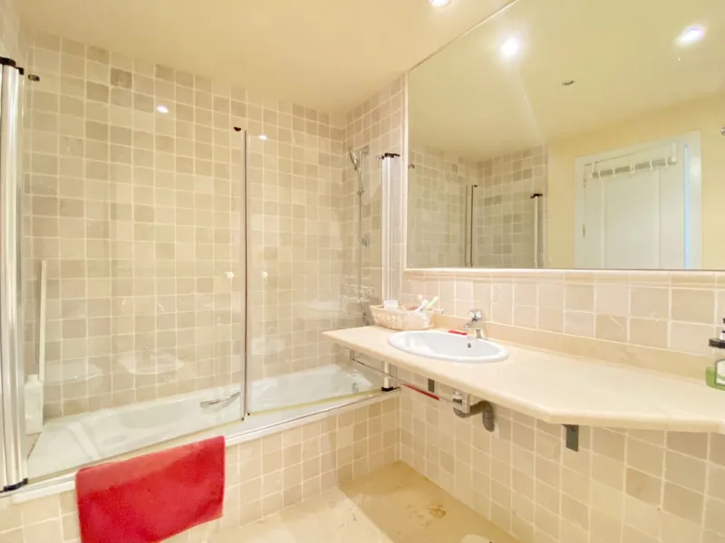 Exclusive 2 bedroom/2 bathroom penthouse in a luxurious complex.
