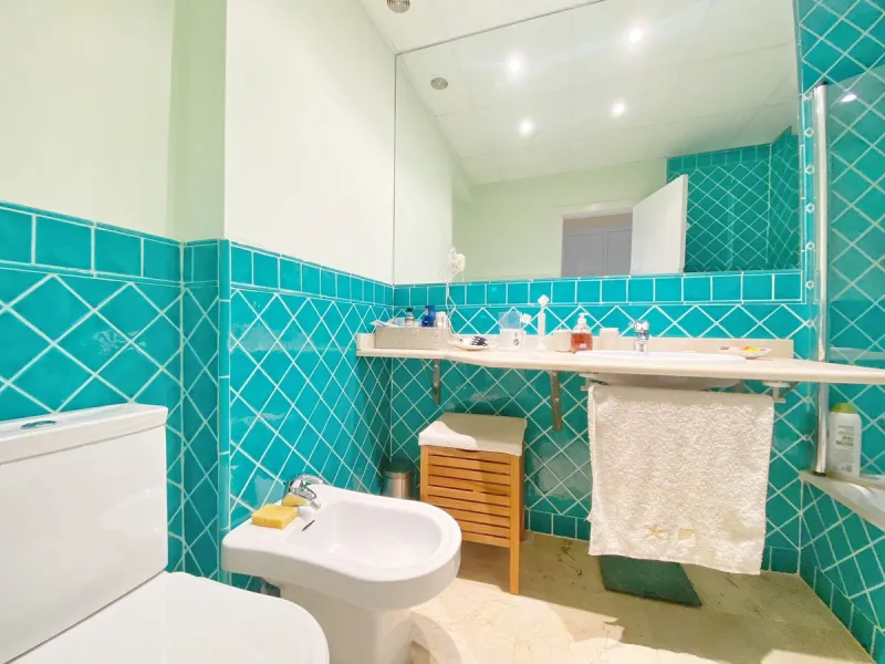 Exclusive 2 bedroom/2 bathroom penthouse in a luxurious complex.