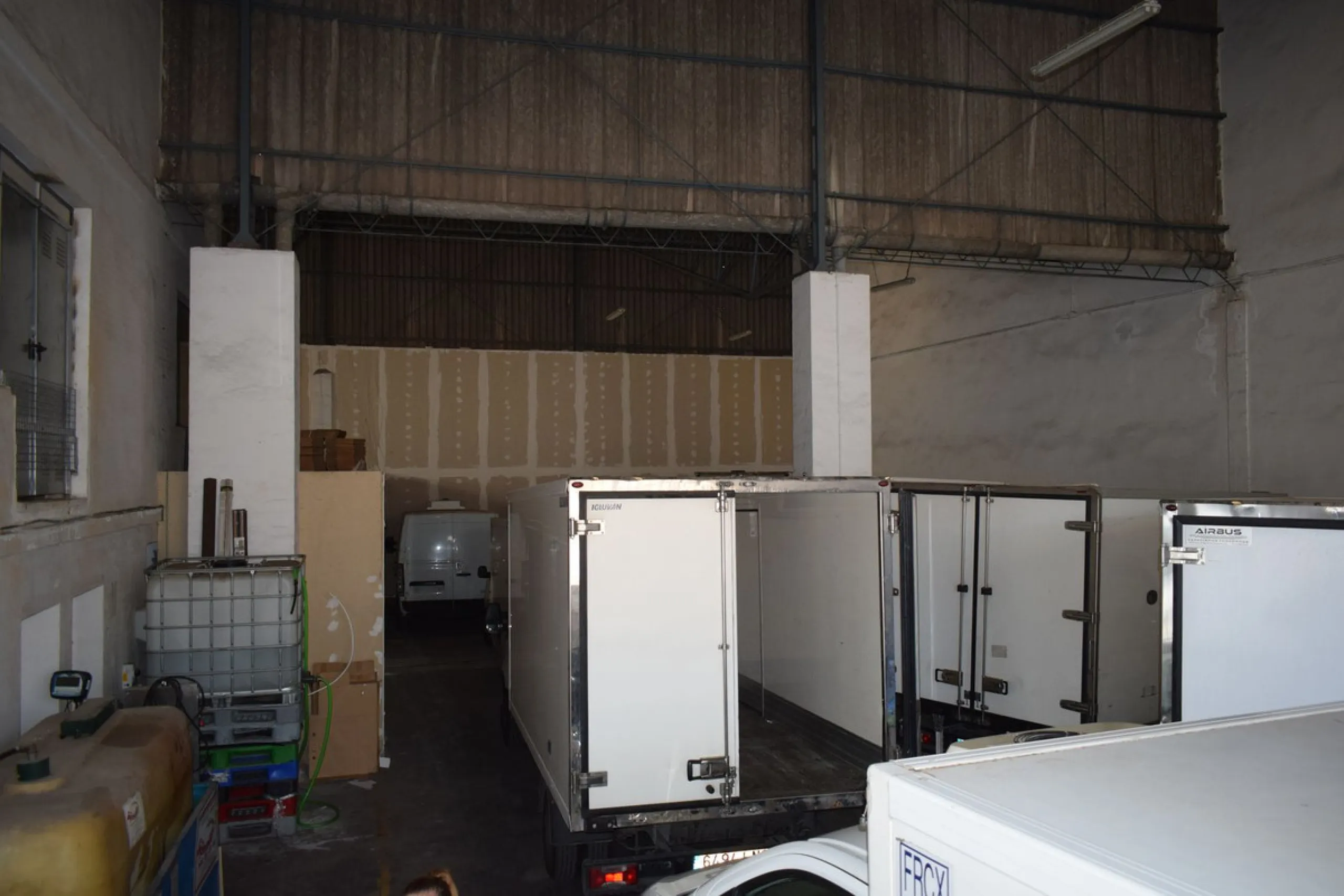 For sale in the polygon of the sugar company is this industrial ship of almost 1,200 m2, which has been divided into three similar naves of 400 m2 each with independent entrance, the height of the ship goes from 6 meters to 10 meters, It can be done up to