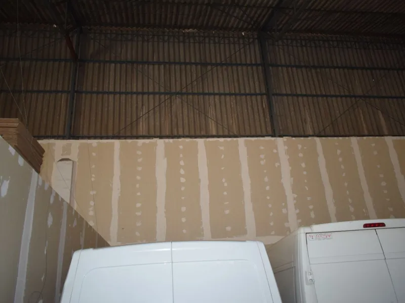 For sale in the polygon of the sugar company is this industrial ship of almost 1,200 m2, which has been divided into three similar naves of 400 m2 each with independent entrance, the height of the ship goes from 6 meters to 10 meters, It can be done up to