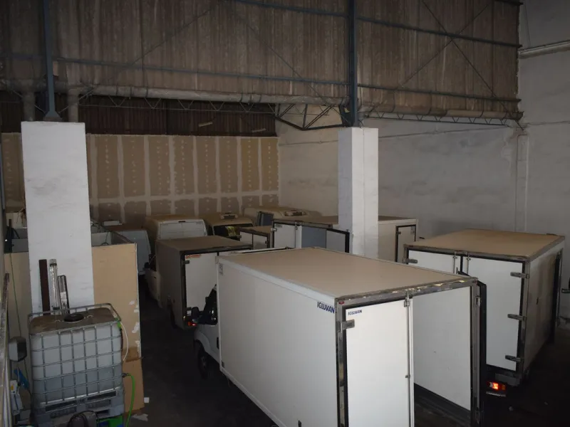 For sale in the polygon of the sugar company is this industrial ship of almost 1,200 m2, which has been divided into three similar naves of 400 m2 each with independent entrance, the height of the ship goes from 6 meters to 10 meters, It can be done up to