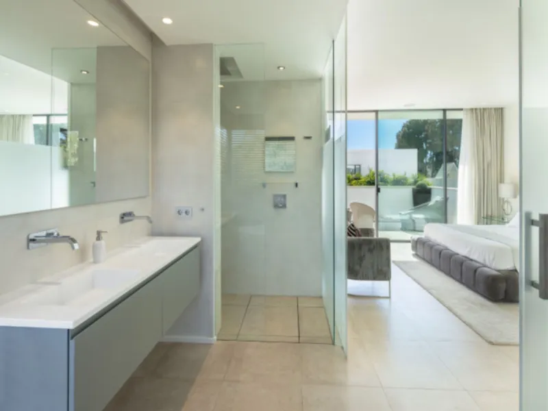 This contemporary villa provides the ultimate in beach side luxury living. Located in the beautiful beachside resort of Puerto Banus, 200 meters walking distance to the beach, close to shops and nightlife of Puerto Banus and short driving distance from Ma