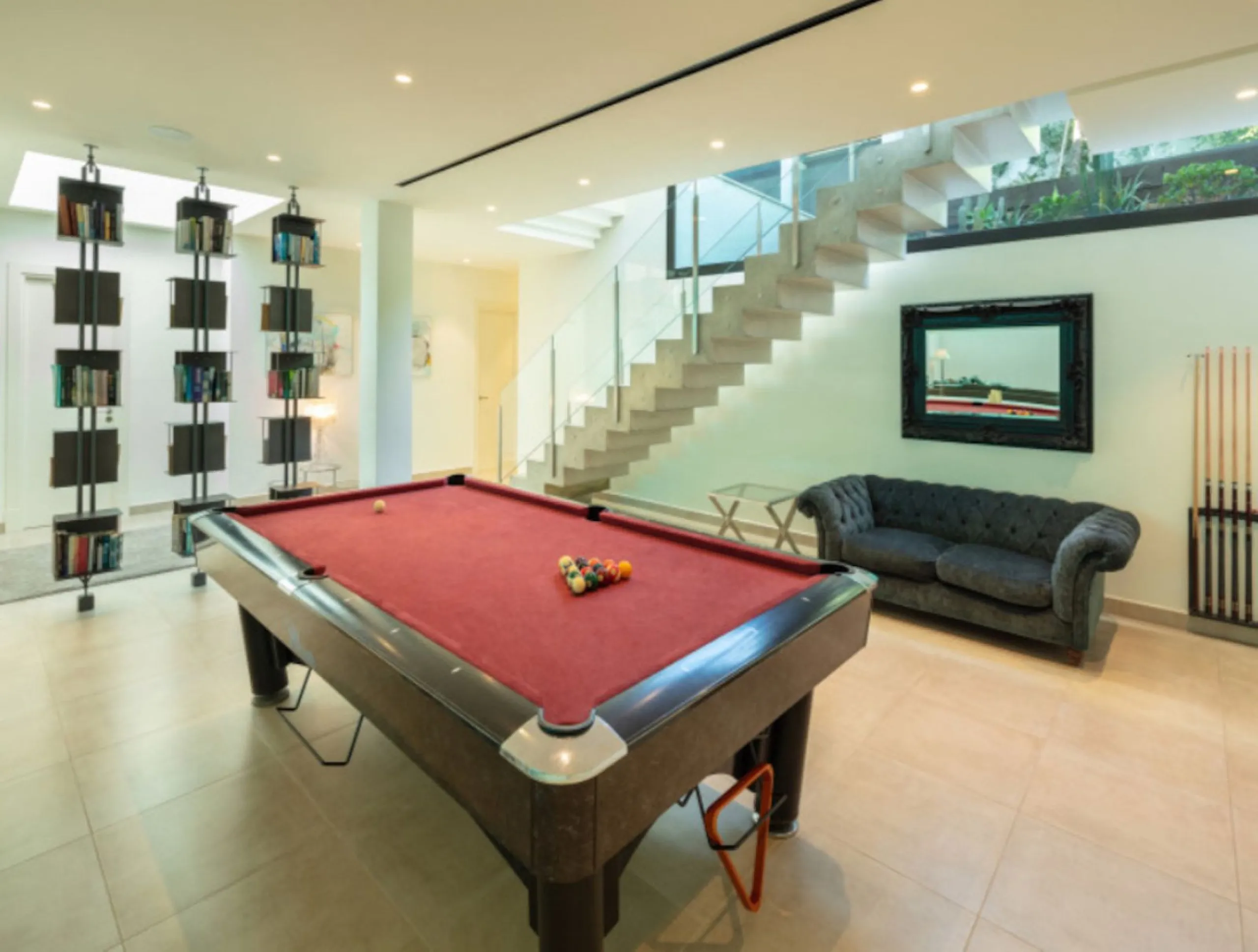 This contemporary villa provides the ultimate in beach side luxury living. Located in the beautiful beachside resort of Puerto Banus, 200 meters walking distance to the beach, close to shops and nightlife of Puerto Banus and short driving distance from Ma
