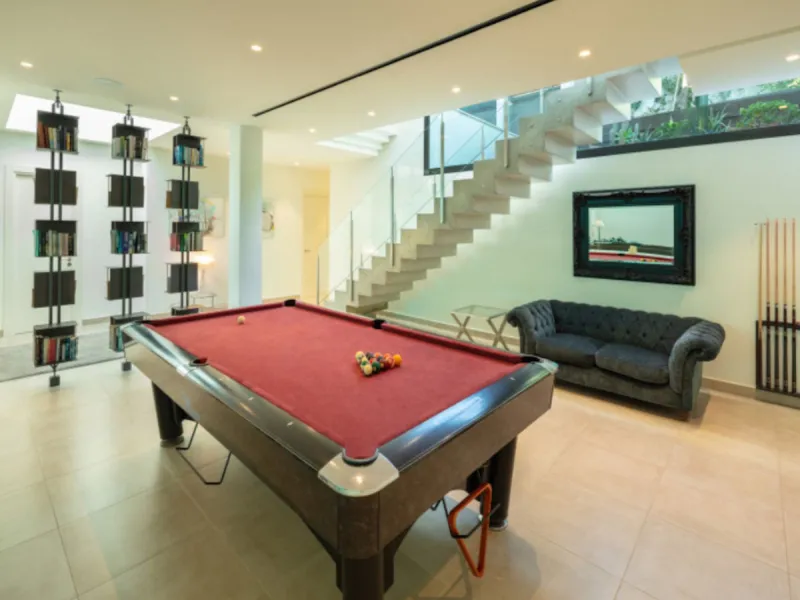 This contemporary villa provides the ultimate in beach side luxury living. Located in the beautiful beachside resort of Puerto Banus, 200 meters walking distance to the beach, close to shops and nightlife of Puerto Banus and short driving distance from Ma