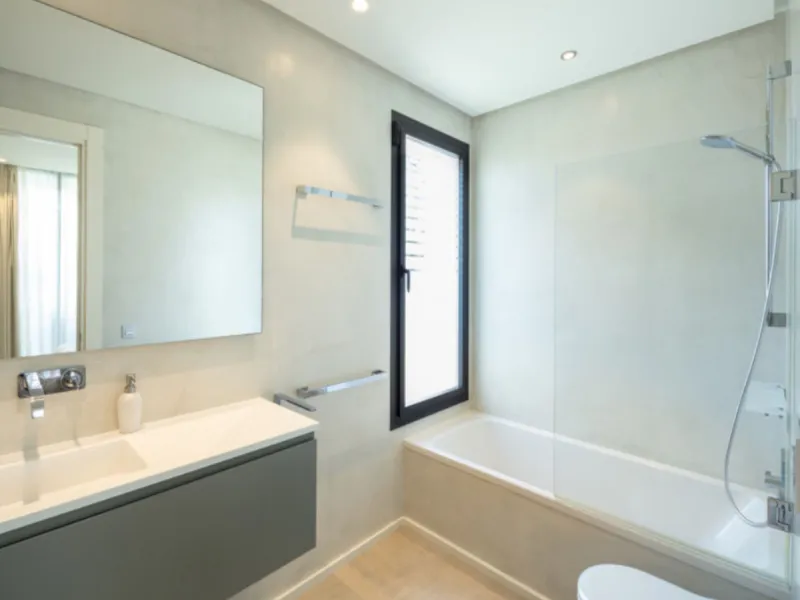 This contemporary villa provides the ultimate in beach side luxury living. Located in the beautiful beachside resort of Puerto Banus, 200 meters walking distance to the beach, close to shops and nightlife of Puerto Banus and short driving distance from Ma