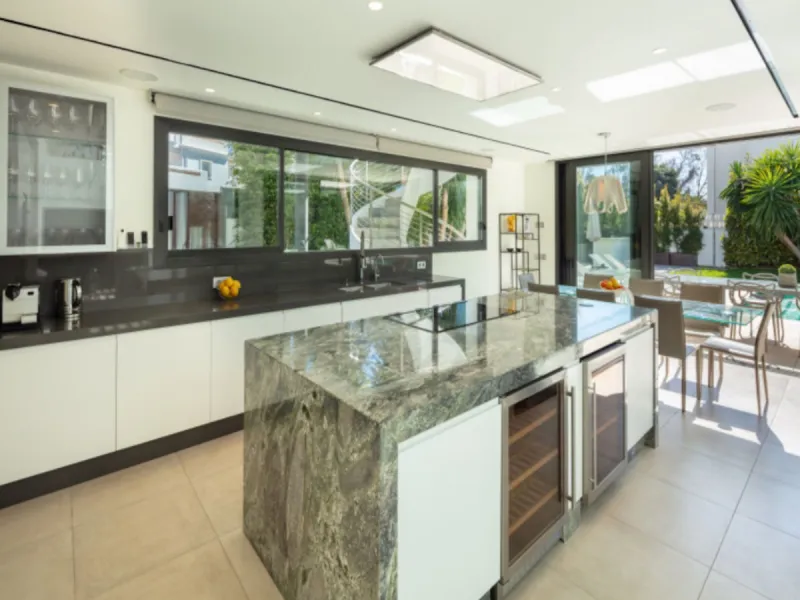 This contemporary villa provides the ultimate in beach side luxury living. Located in the beautiful beachside resort of Puerto Banus, 200 meters walking distance to the beach, close to shops and nightlife of Puerto Banus and short driving distance from Ma