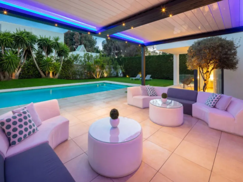 This contemporary villa provides the ultimate in beach side luxury living. Located in the beautiful beachside resort of Puerto Banus, 200 meters walking distance to the beach, close to shops and nightlife of Puerto Banus and short driving distance from Ma