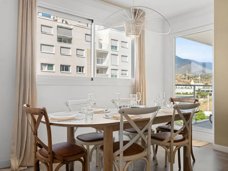 Spacious and bright apartment in the heart of Estepona