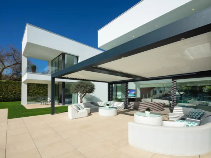 This contemporary villa provides the ultimate in beach side luxury living. Located in the beautiful beachside resort of Puerto Banus, 200 meters walking distance to the beach, close to shops and nightlife of Puerto Banus and short driving distance from Ma