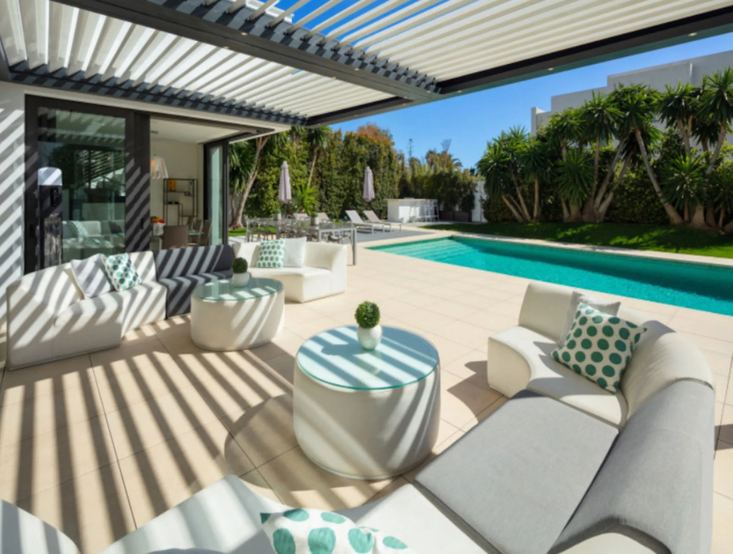 This contemporary villa provides the ultimate in beach side luxury living. Located in the beautiful beachside resort of Puerto Banus, 200 meters walking distance to the beach, close to shops and nightlife of Puerto Banus and short driving distance from Ma