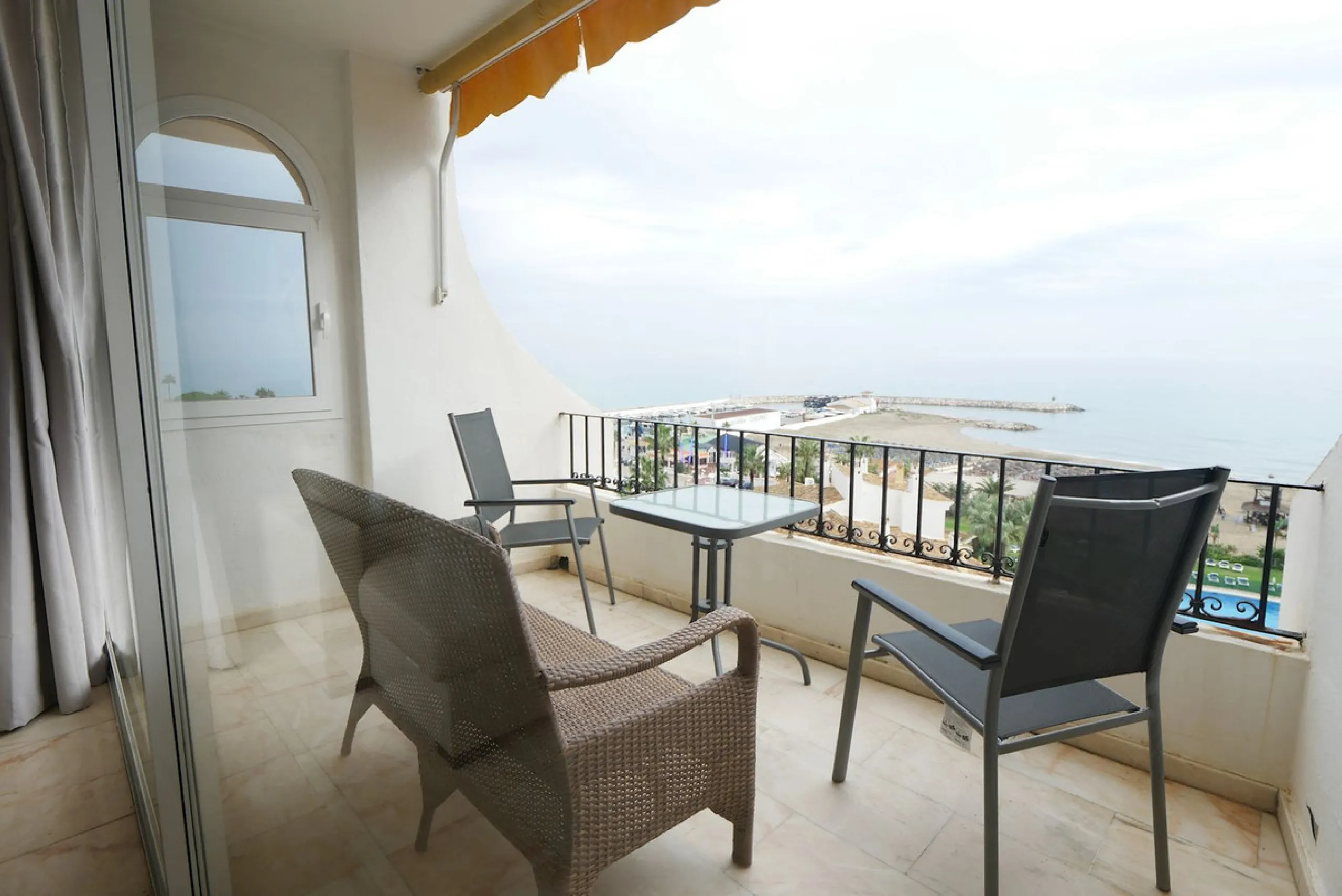 Apartment - Top Floor Apartment в продаже в Marbella, Málaga. В доме 3 спален и 2 ванных комнат. Площадь дома 129 м²