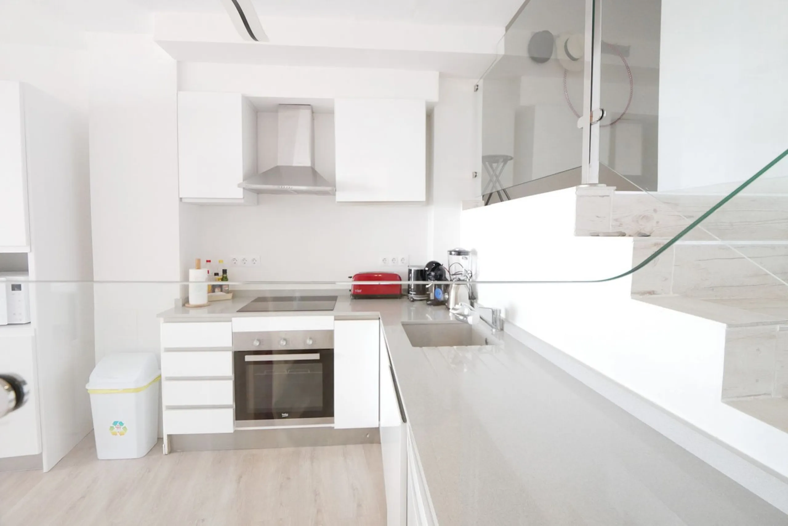 Apartment - Top Floor Apartment в продаже в Marbella, Málaga. В доме 3 спален и 2 ванных комнат. Площадь дома 129 м²