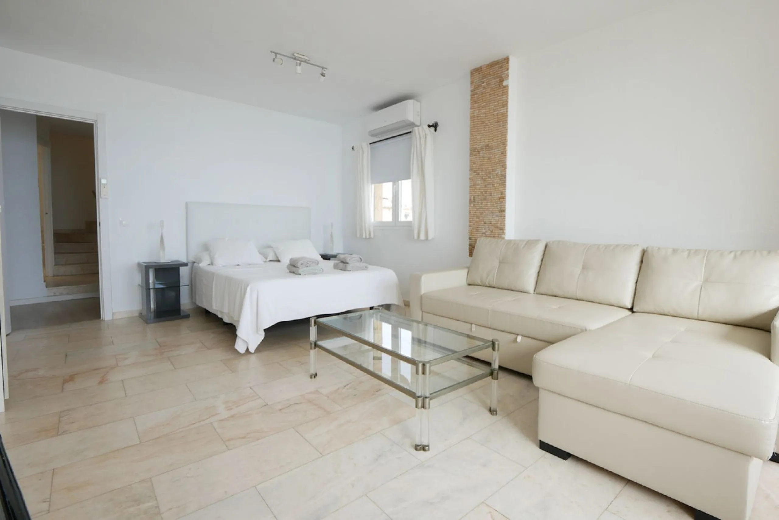 Apartment - Top Floor Apartment в продаже в Marbella, Málaga. В доме 3 спален и 2 ванных комнат. Площадь дома 129 м²