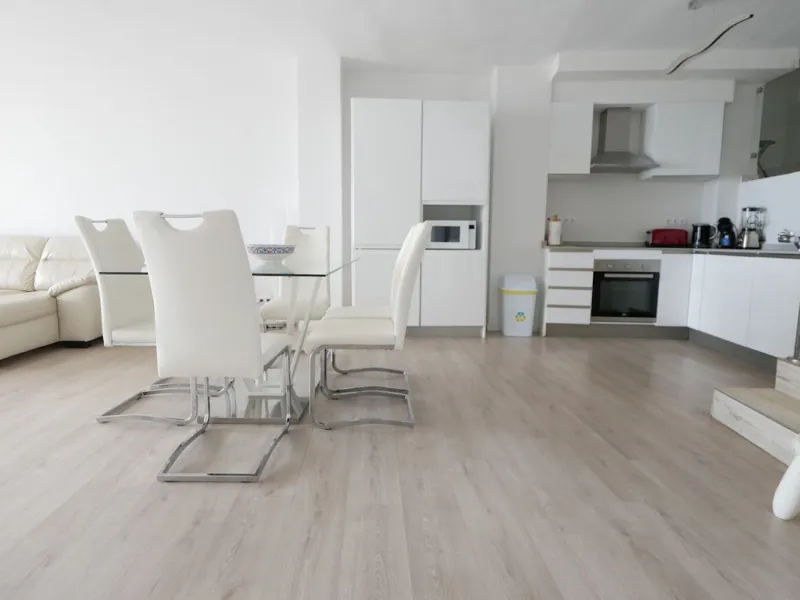 Apartment - Top Floor Apartment в продаже в Marbella, Málaga. В доме 3 спален и 2 ванных комнат. Площадь дома 129 м²