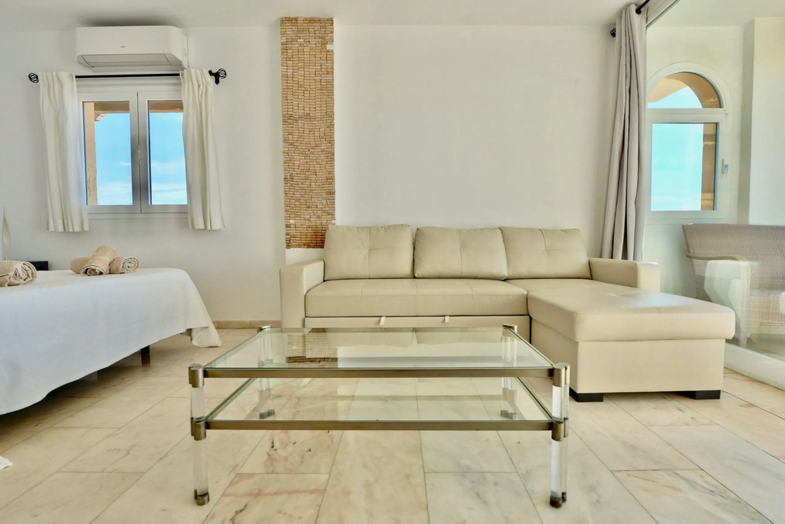 Apartment - Top Floor Apartment в продаже в Marbella, Málaga. В доме 3 спален и 2 ванных комнат. Площадь дома 129 м²