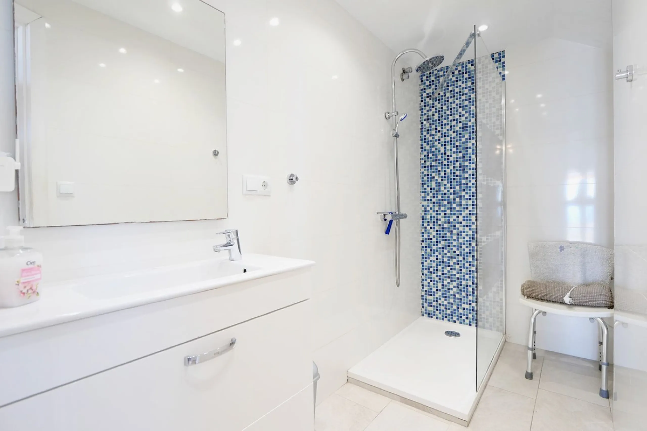 Apartment - Top Floor Apartment в продаже в Marbella, Málaga. В доме 3 спален и 2 ванных комнат. Площадь дома 129 м²