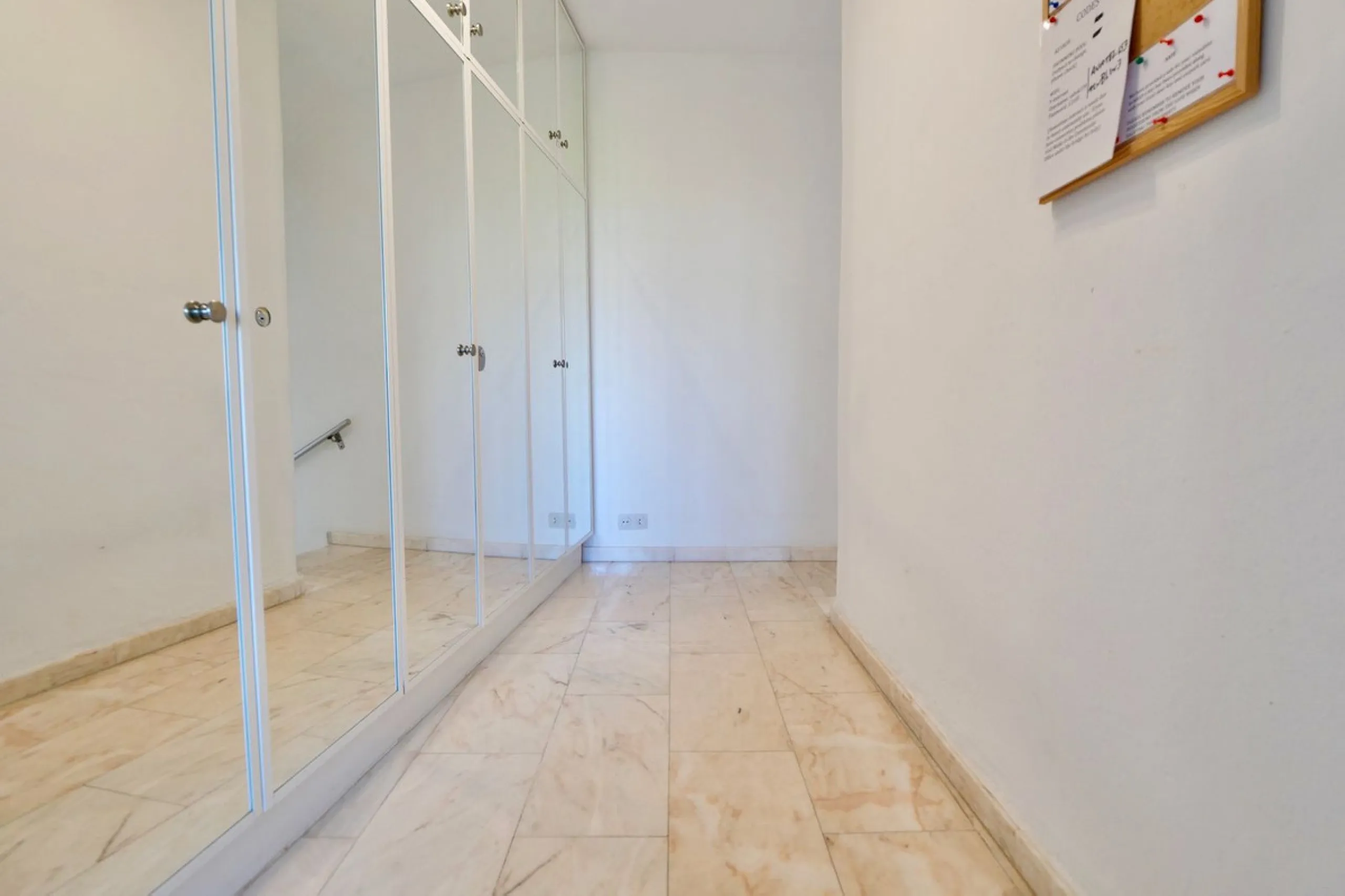 Apartment - Top Floor Apartment в продаже в Marbella, Málaga. В доме 3 спален и 2 ванных комнат. Площадь дома 129 м²