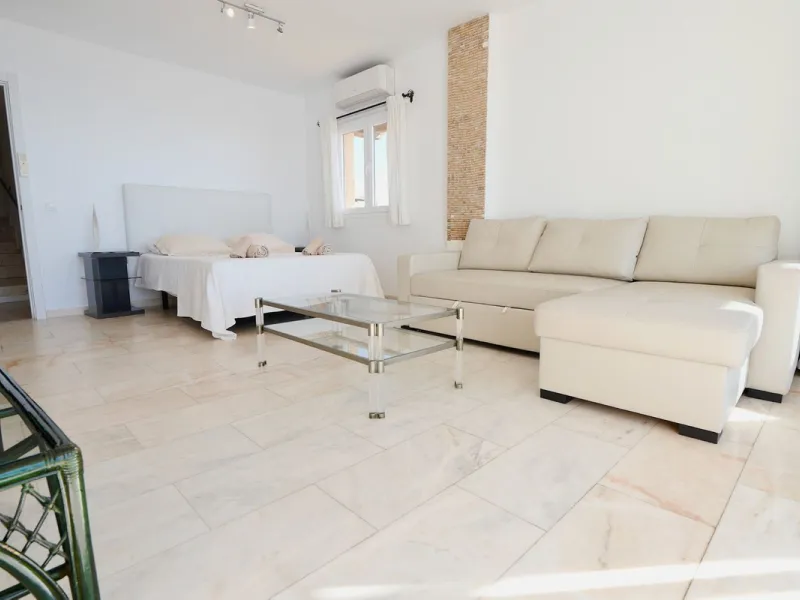 Apartment - Top Floor Apartment в продаже в Marbella, Málaga. В доме 3 спален и 2 ванных комнат. Площадь дома 129 м²