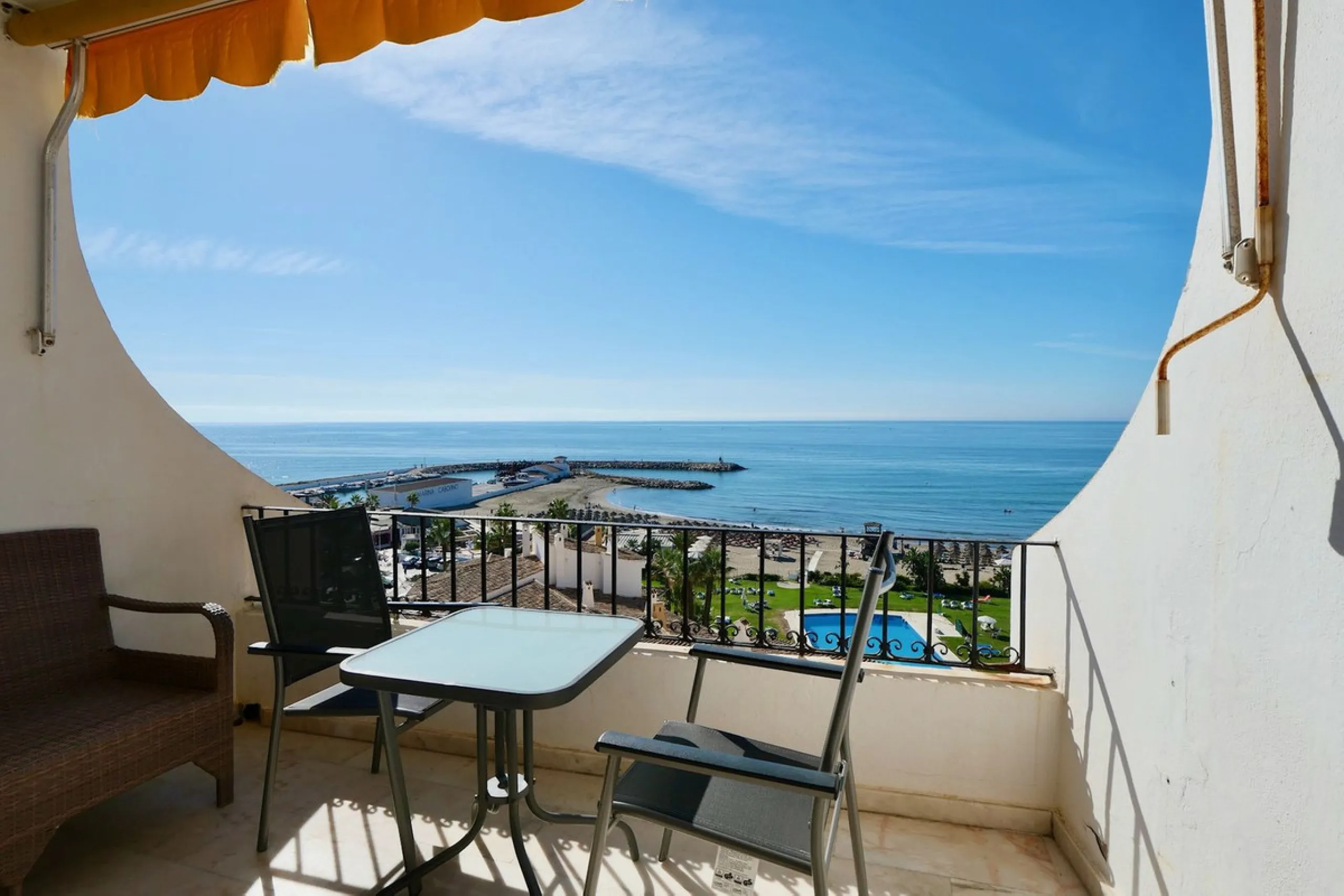 Apartment - Top Floor Apartment в продаже в Marbella, Málaga. В доме 3 спален и 2 ванных комнат. Площадь дома 129 м²