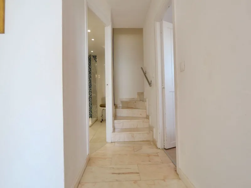 Apartment - Top Floor Apartment в продаже в Marbella, Málaga. В доме 3 спален и 2 ванных комнат. Площадь дома 129 м²