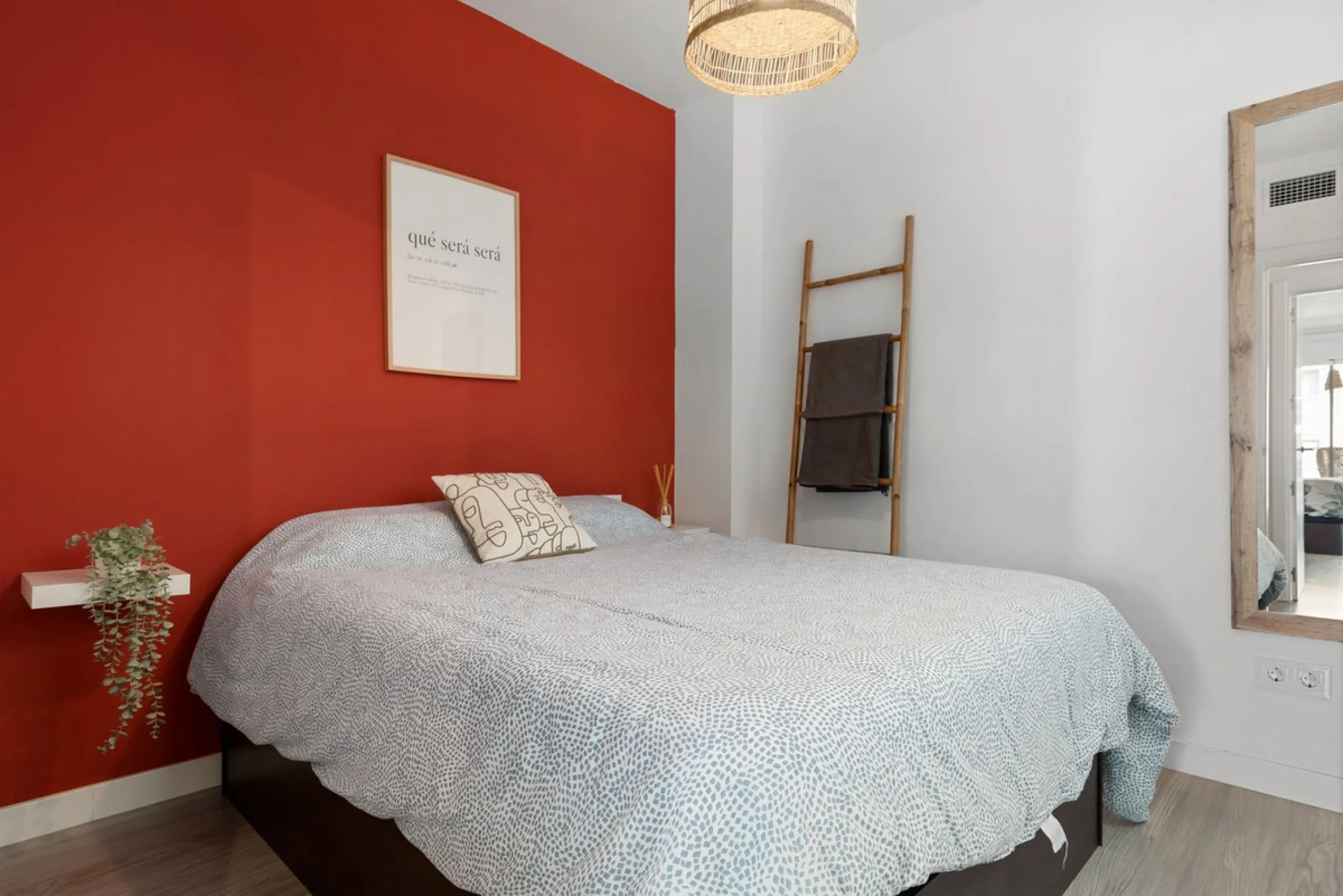 Spacious and bright apartment in the heart of Estepona