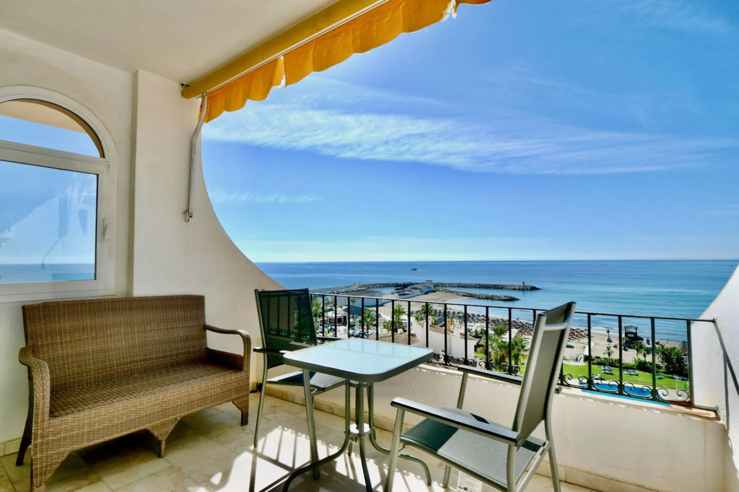 Apartment - Top Floor Apartment в продаже в Marbella, Málaga. В доме 3 спален и 2 ванных комнат. Площадь дома 129 м²