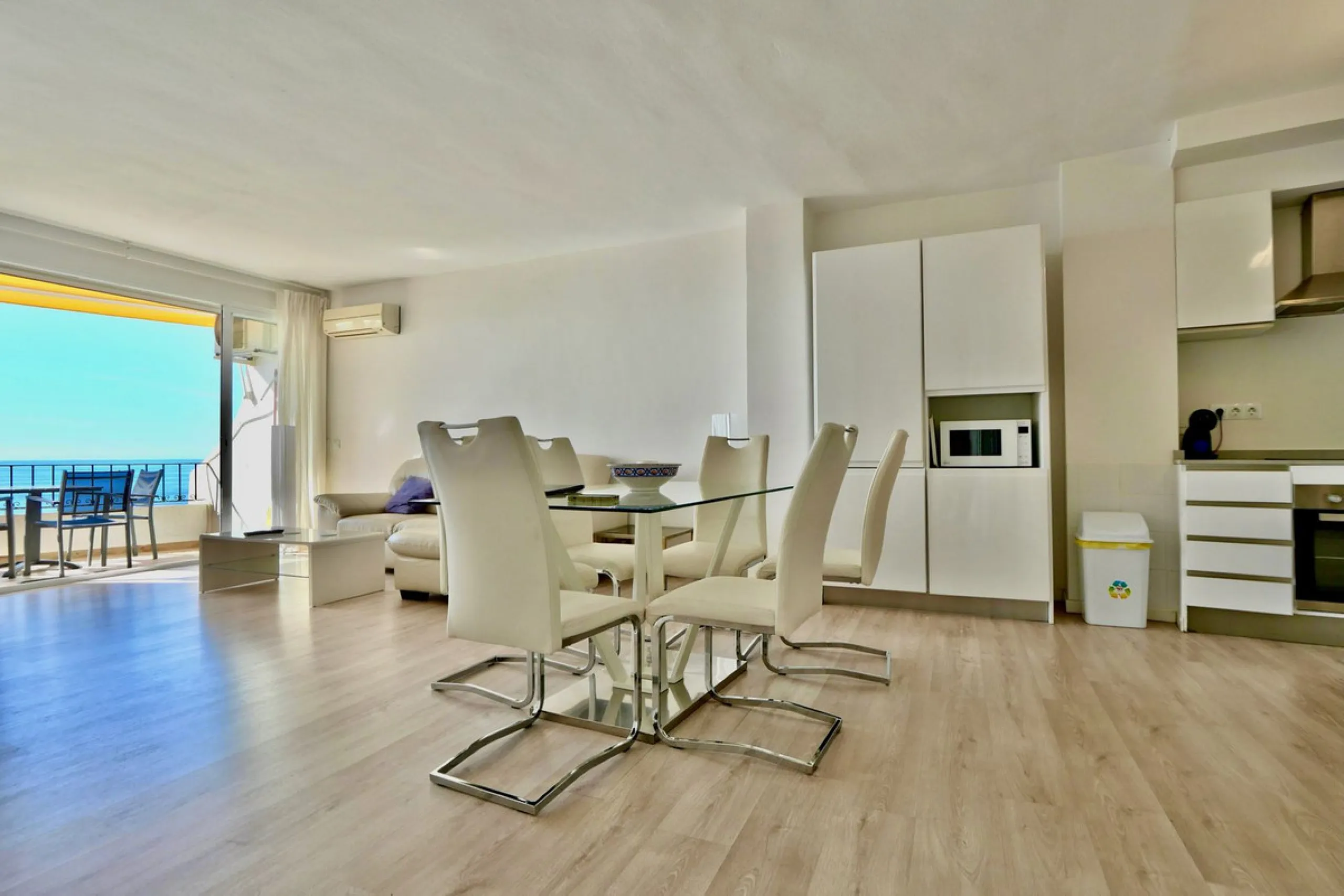Apartment - Top Floor Apartment в продаже в Marbella, Málaga. В доме 3 спален и 2 ванных комнат. Площадь дома 129 м²