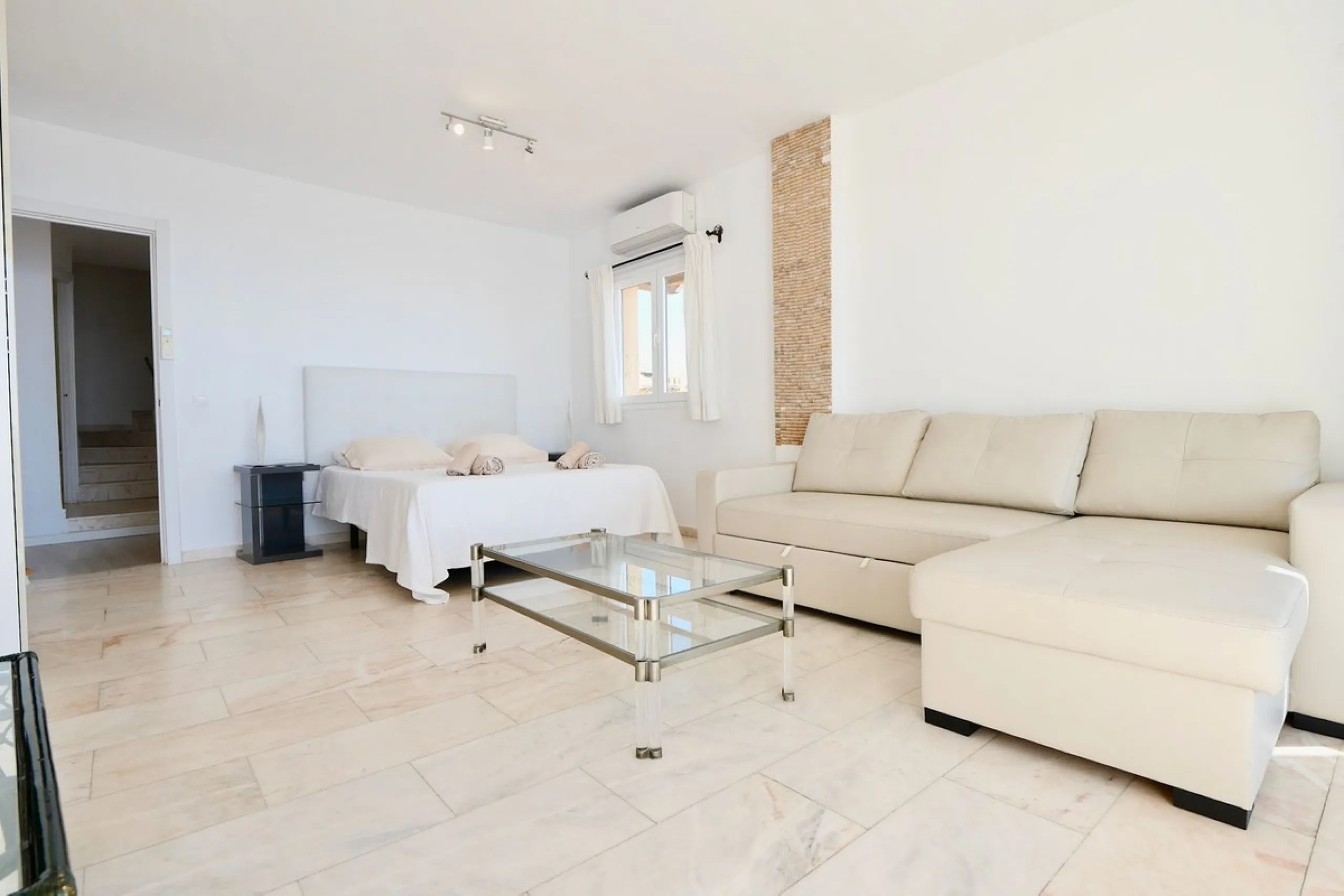 Apartment - Top Floor Apartment в продаже в Marbella, Málaga. В доме 3 спален и 2 ванных комнат. Площадь дома 129 м²