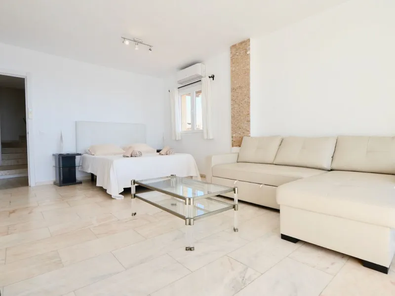 Apartment - Top Floor Apartment в продаже в Marbella, Málaga. В доме 3 спален и 2 ванных комнат. Площадь дома 129 м²