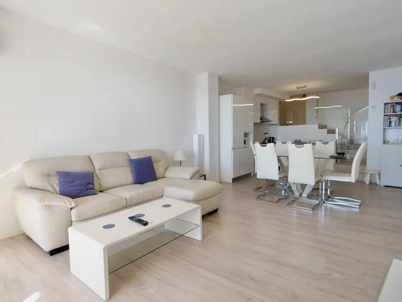 Apartment - Top Floor Apartment в продаже в Marbella, Málaga. В доме 3 спален и 2 ванных комнат. Площадь дома 129 м²