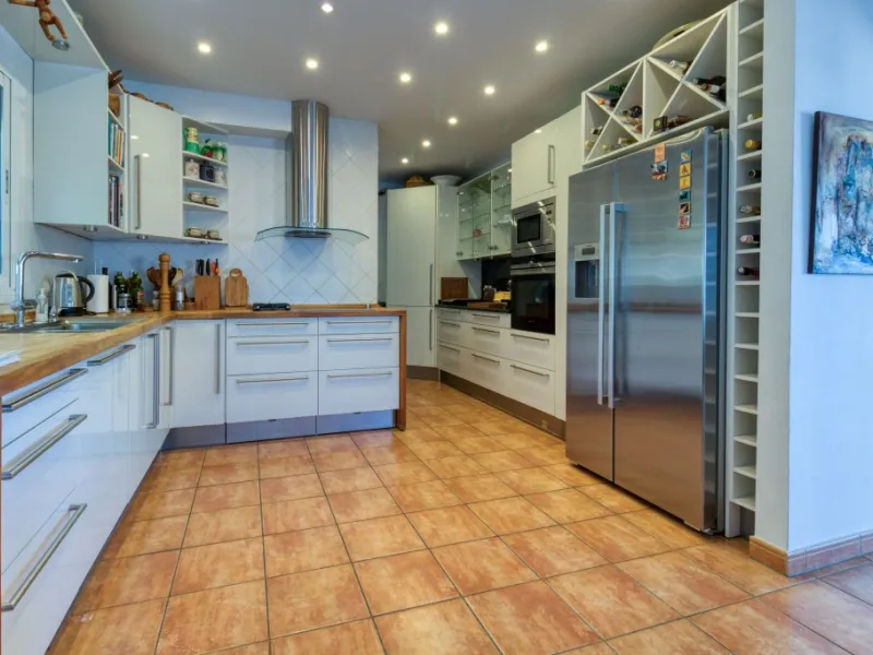 Exclusive Villa with Sea View – Peaceful Location Close to the City