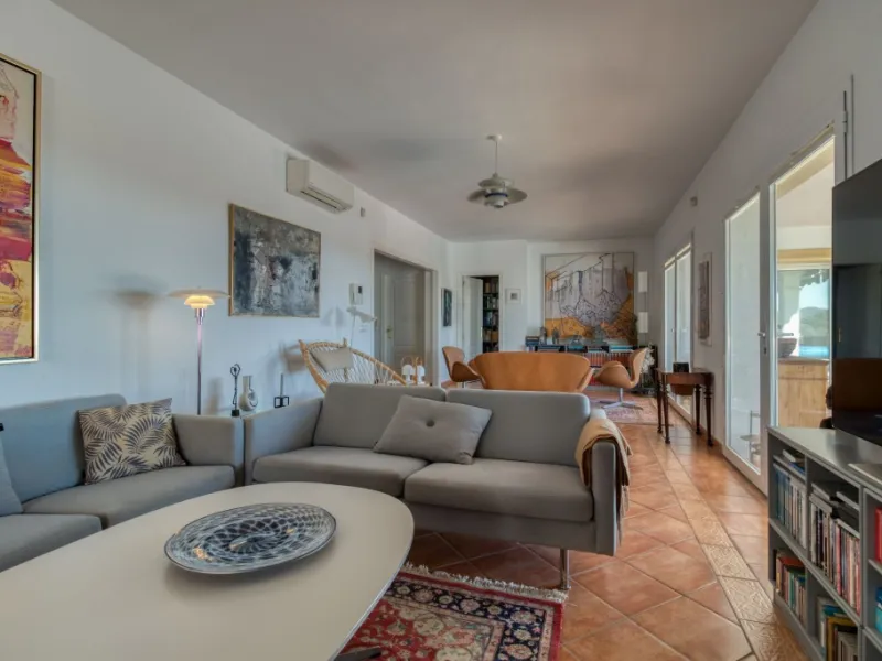 Exclusive Villa with Sea View – Peaceful Location Close to the City