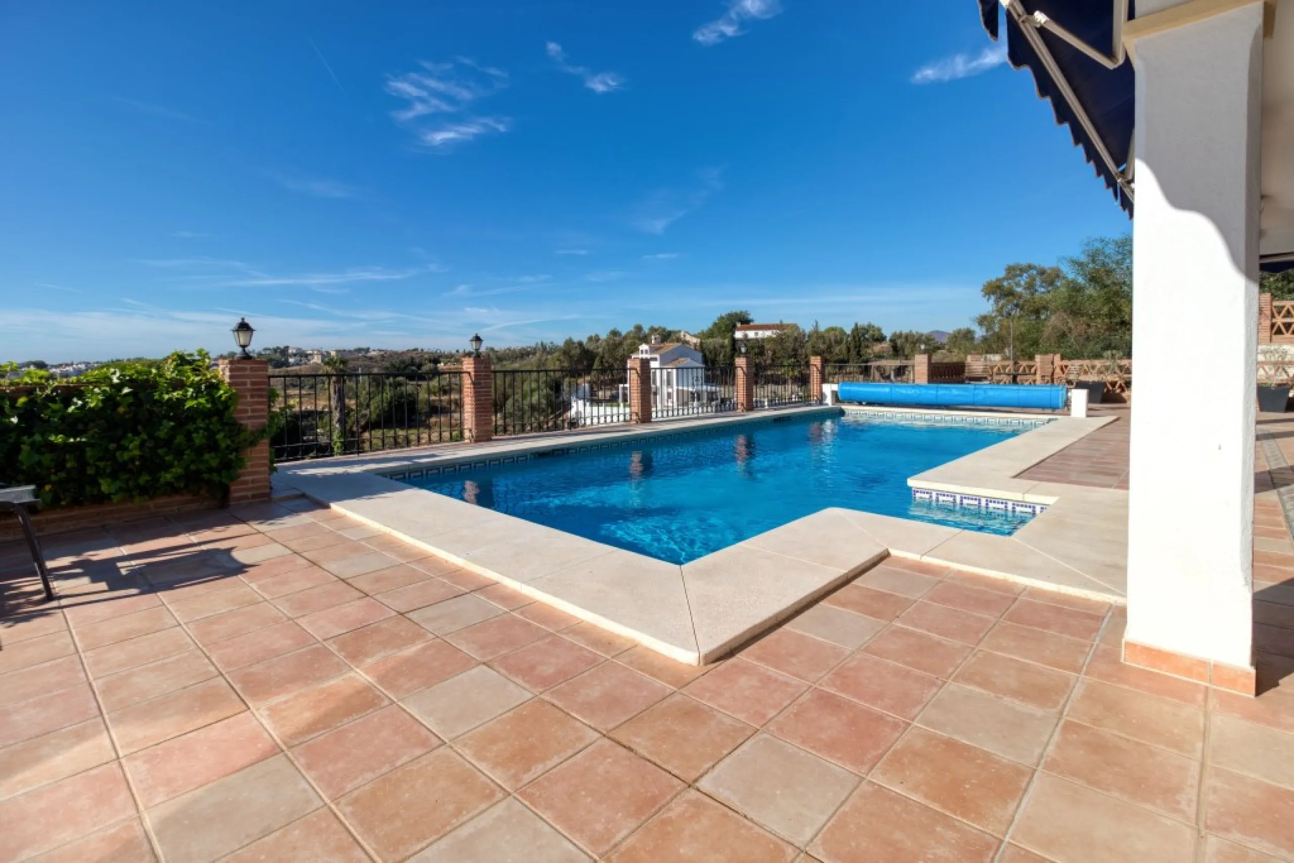 Exclusive Villa with Sea View – Peaceful Location Close to the City