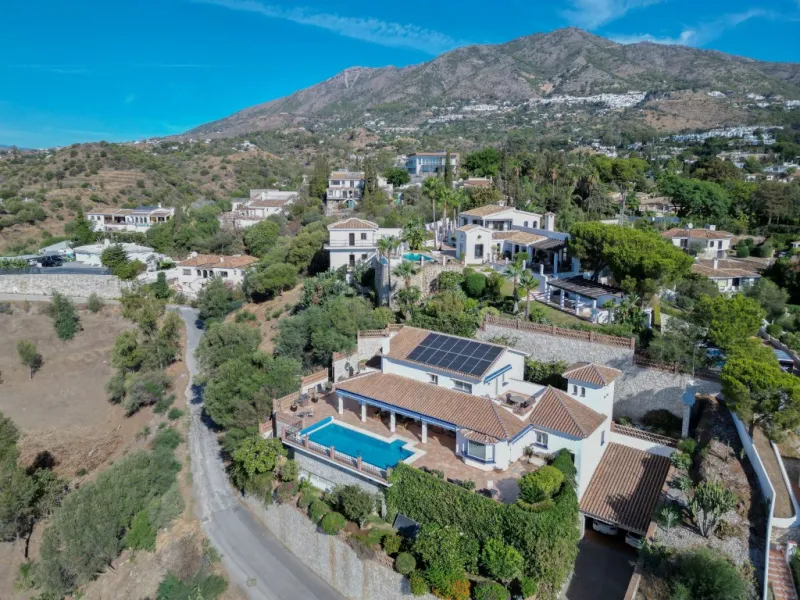 Exclusive Villa with Sea View – Peaceful Location Close to the City