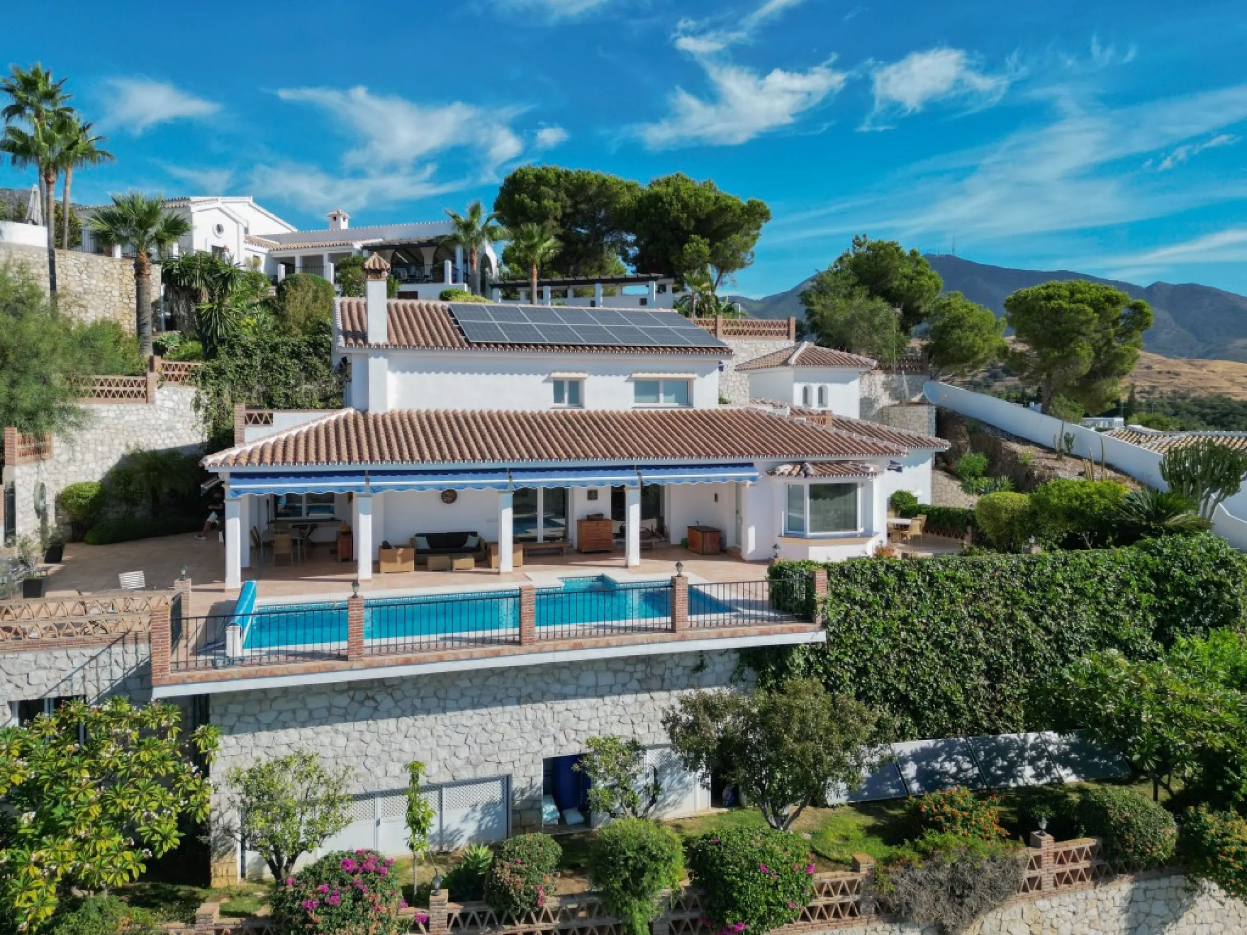 Exclusive Villa with Sea View – Peaceful Location Close to the City