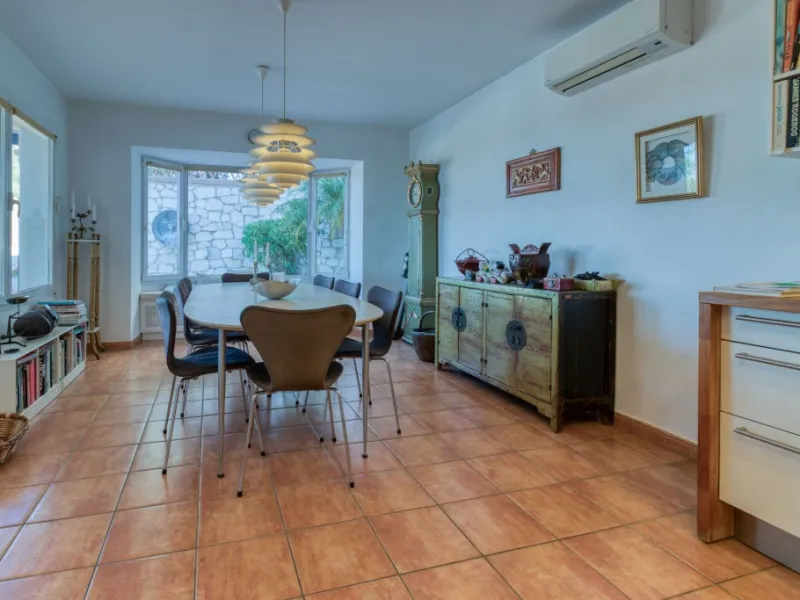 Exclusive Villa with Sea View – Peaceful Location Close to the City