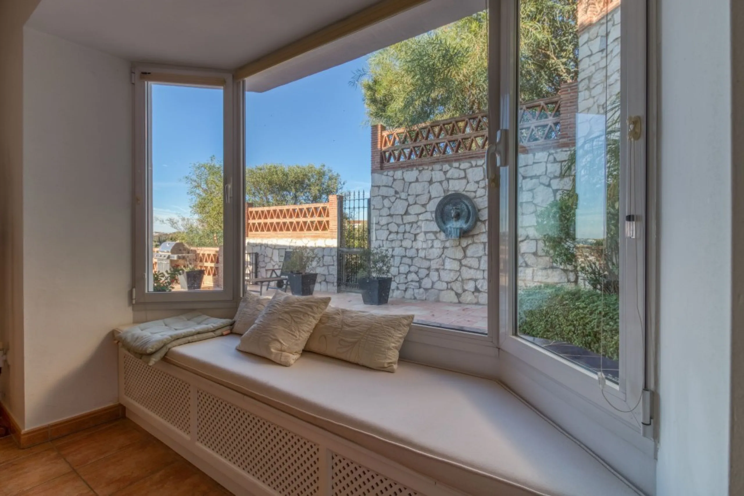 Exclusive Villa with Sea View – Peaceful Location Close to the City