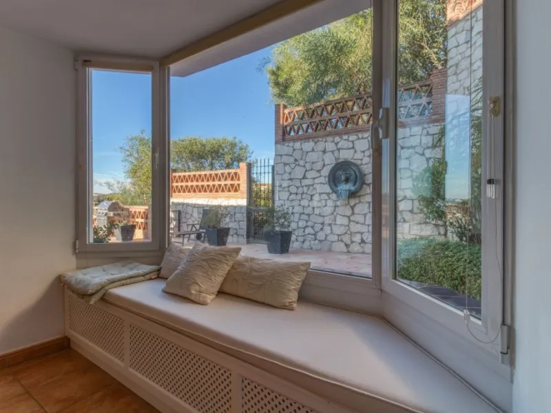 Exclusive Villa with Sea View – Peaceful Location Close to the City