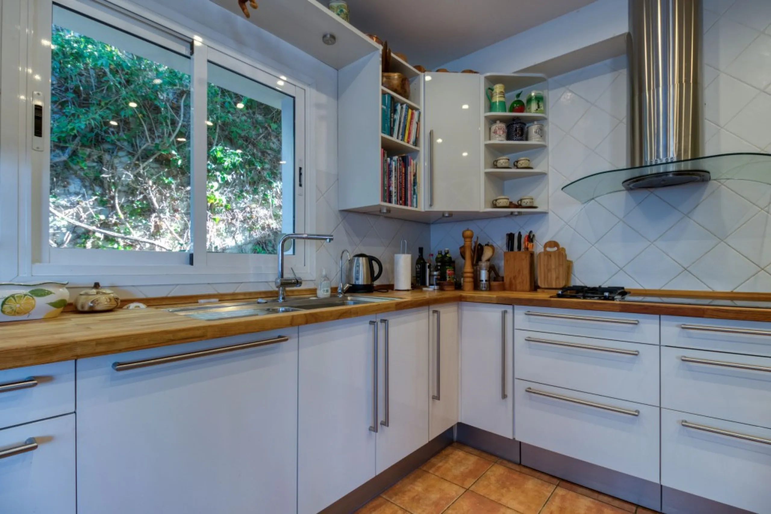 Exclusive Villa with Sea View – Peaceful Location Close to the City