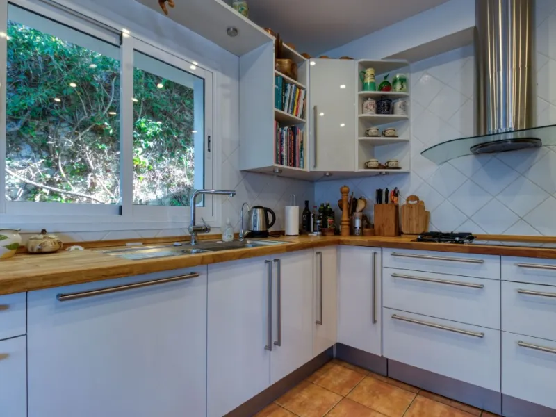 Exclusive Villa with Sea View – Peaceful Location Close to the City