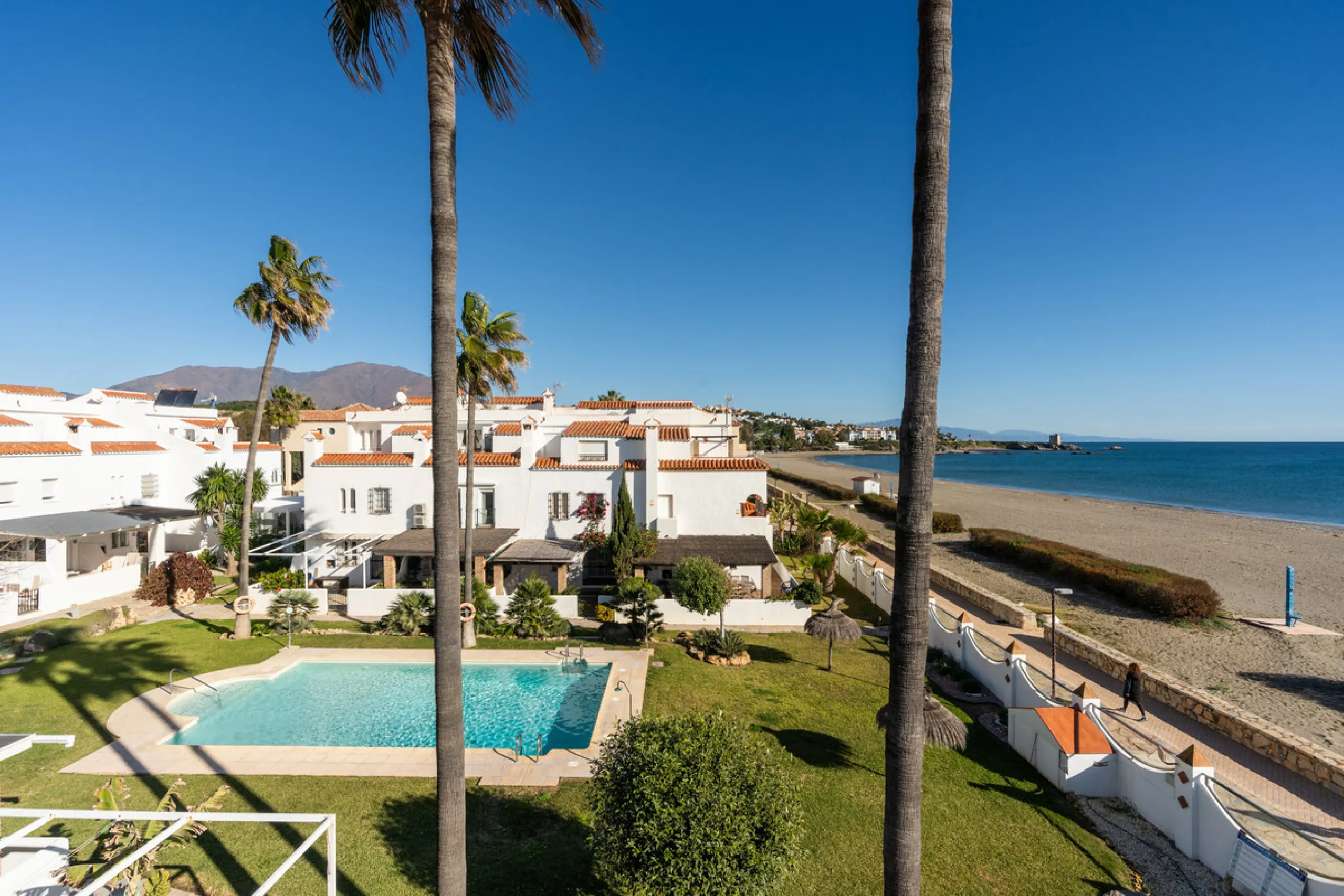 Strandnahes Stadthaus mit Meerblick bei San Luis de Sabinillas, Casares