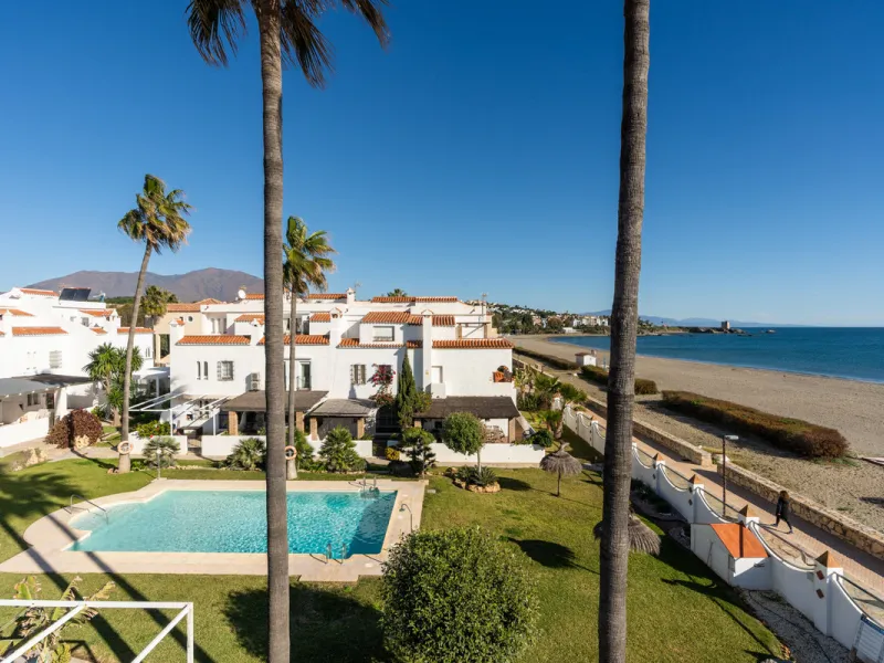 Strandnahes Stadthaus mit Meerblick bei San Luis de Sabinillas, Casares